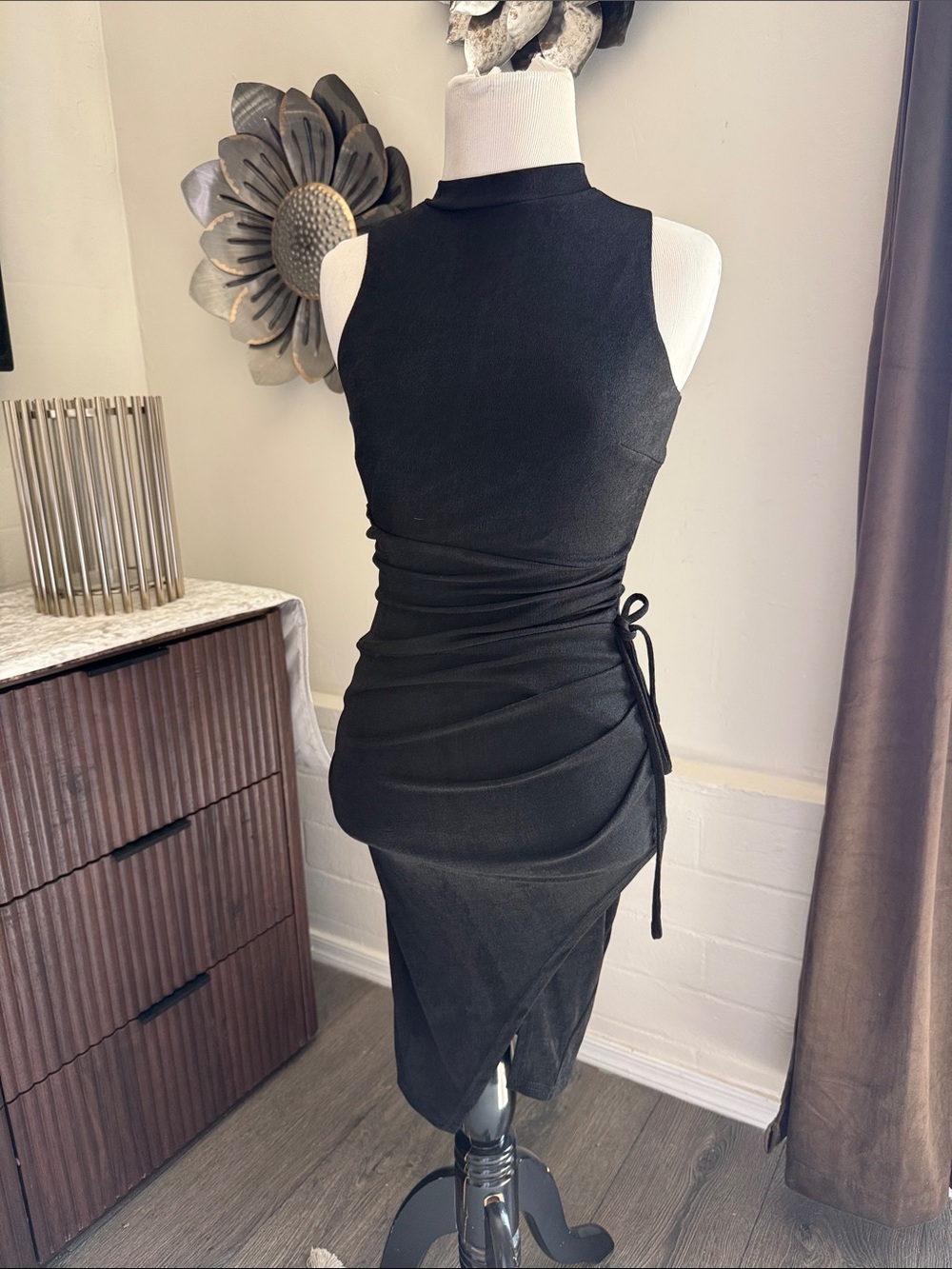 Black Sleeveless Ruched Side-Tie Midi Dress